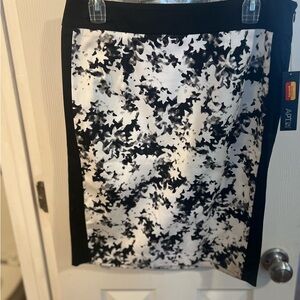Kohl's Monochrome Floral Pencil Skirt